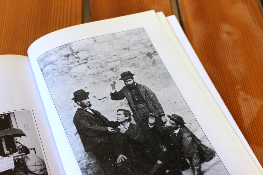 Da vicino e da lontano. Fotografi e fotografia in Lucania a cura di Ferdinando Mirizzi, Franco Angeli, 2010