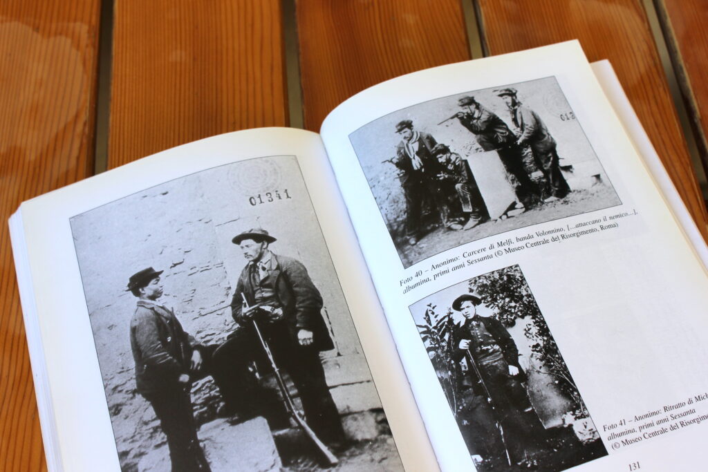 Da vicino e da lontano. Fotografi e fotografia in Lucania a cura di Ferdinando Mirizzi, Franco Angeli, 2010