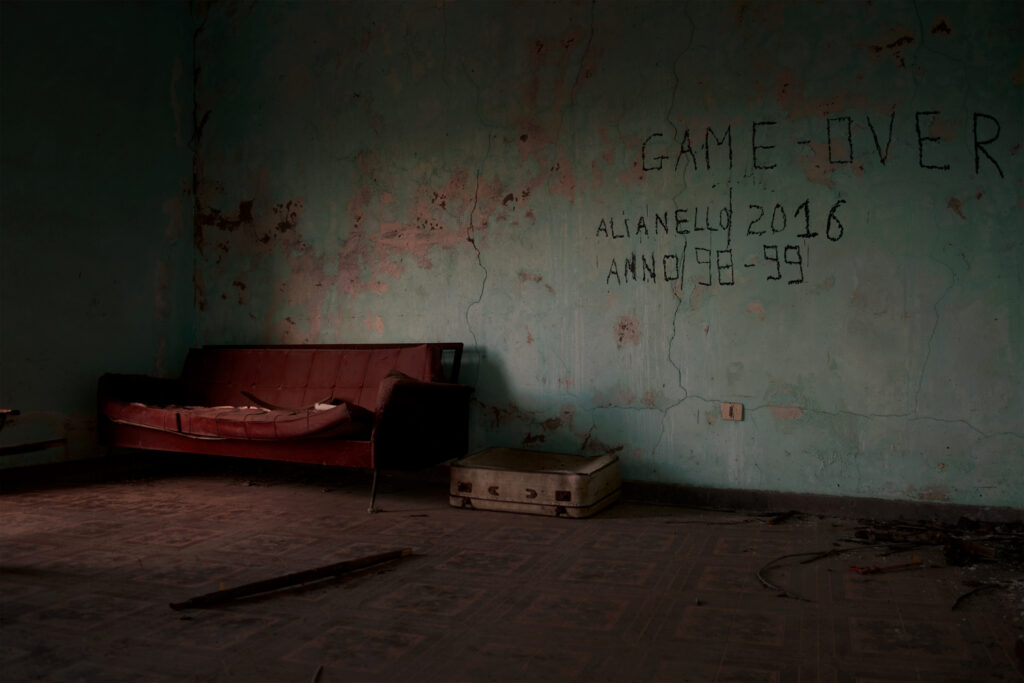 “La mostra fotografica ‘The Colour of Memories – Alianello, Basilicata (Italy)’ racconta la storia e la memoria del borgo storico di Alianello. Foto: Michele Marazía